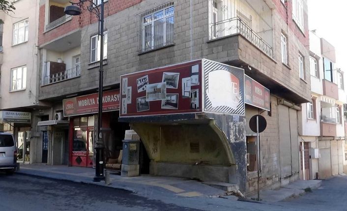 Tarihi mekanlara tabela tehdidi