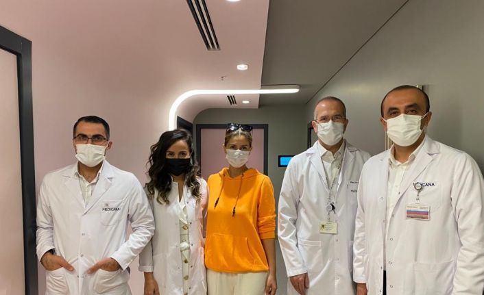 Tek ameliyatla safra kesesi, böbreği ve rahmi alınan hasta 48 saat sonra evine döndü