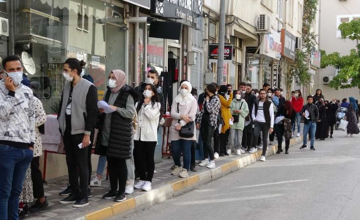 Tokat’ta öğrencilerin ‘kart’ kuyruğu