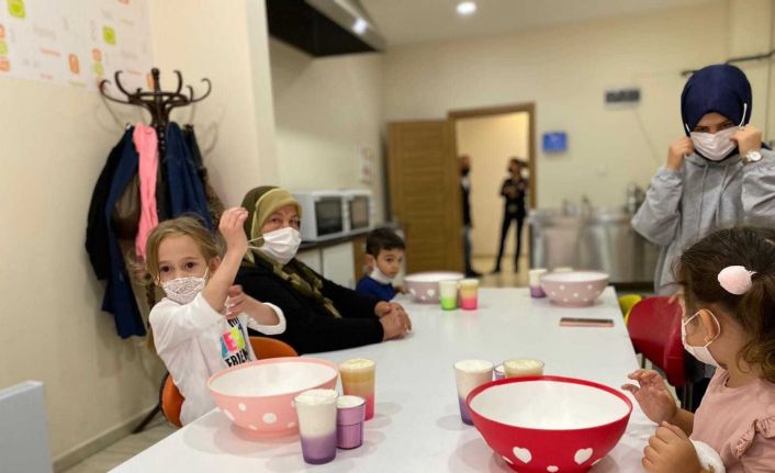 Torunlarıyla mutfağa girdiler