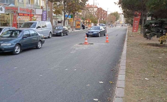 Trafiğin en yoğun saatinde mazgal onarımı sürücülere zor anlar yaşattı