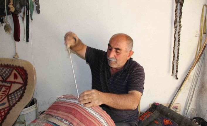 Trafik kazasında gözünü kaybetmesine rağmen mesleğini ilk günkü aşkla sürdürüyor