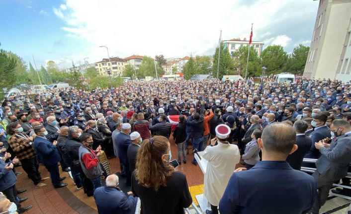 Trafik kazasında vefat eden Başkan Yardımcısı için belediyede tören düzenlendi