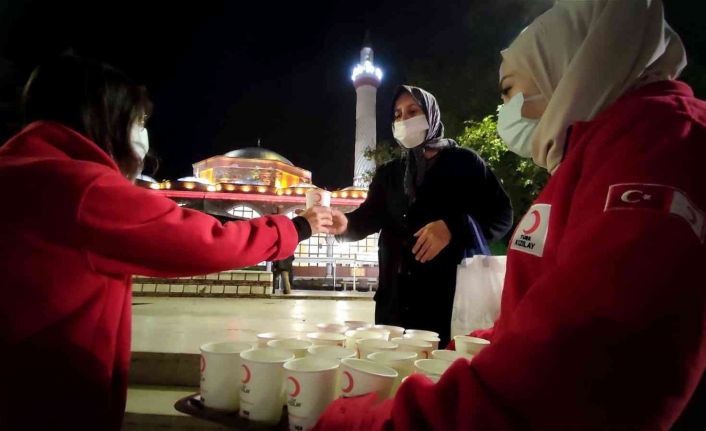 Türk Kızılay Manisa Şubesinden Mevlid Kandilinde çorba ikramı