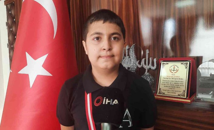 Türkiye Satranç Şampiyonası’nda ikinci olan olan milli takım oyuncusuna ödülü verildi