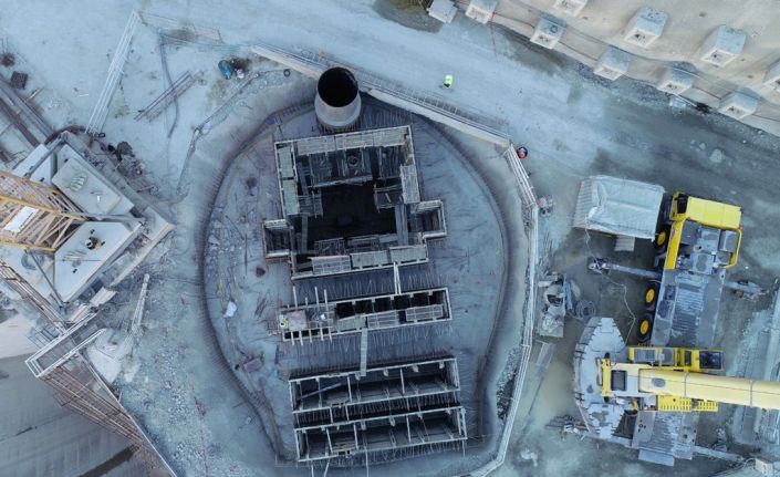 Türkiye’nin en yüksek, dünyanın ise üçüncü barajı olacak olan Yusufeli Barajı’da çalışmalar devam ediyor