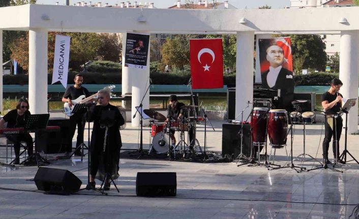 Türkiye’nin ilk ve tek Latin Caz Flüt Virtüözü Mihriban Aviral’den muazzam konser