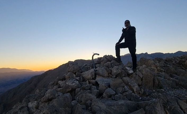Türkiye’nin ilk ve tek solo alpinisti Erdek Cennet, Munzur Dağlarının zirvesine tırmandı