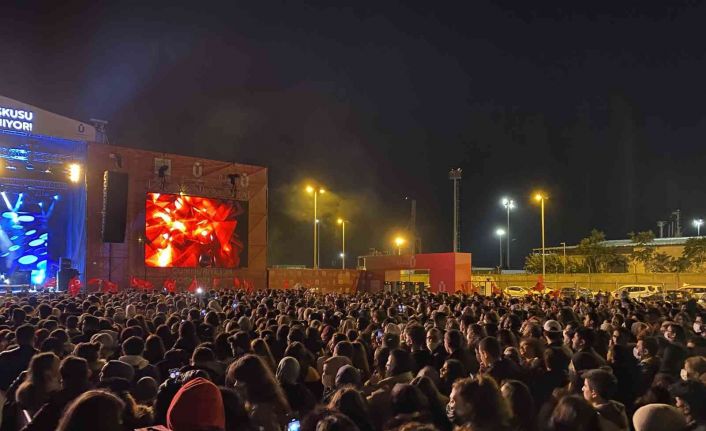 Üsküdar’da Cumhuriyet Bayramı coşkusu İlyas Yalçıntaş ve Rafet El Roman ile yaşandı
