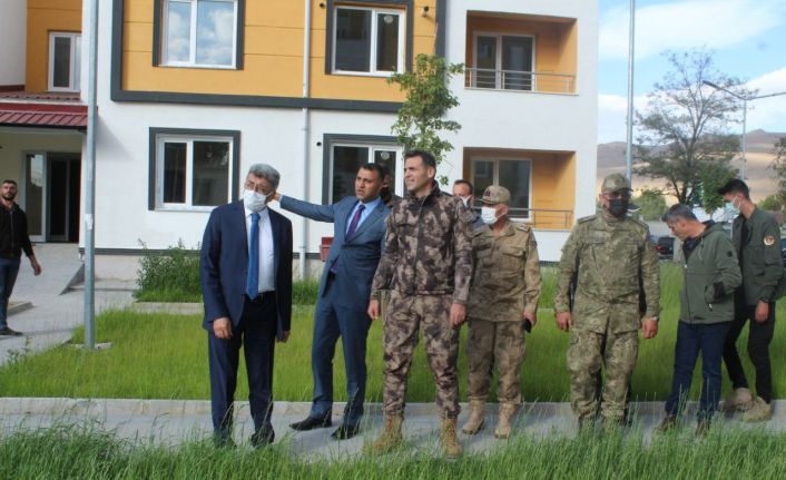Vali Bilmez emniyet lojmanlarında incelemelerde bulundu