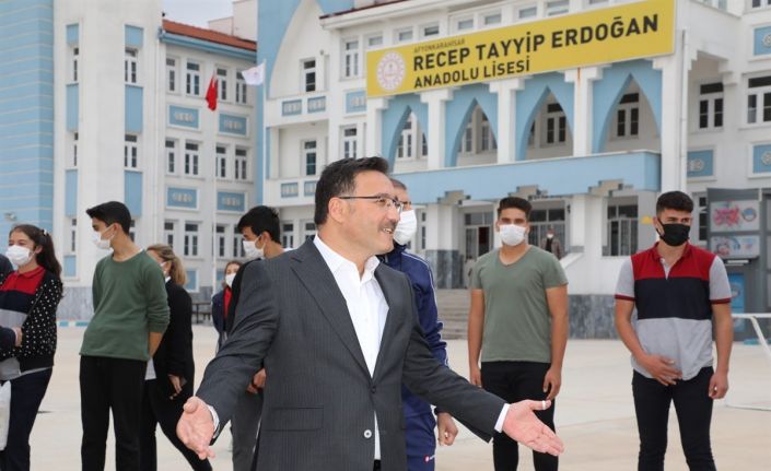 Vali Çiçek öğrenci ve velilerin taleplerini haklı bulup, gerekli talimatları verdi