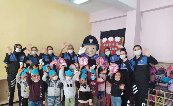 Van polisinden 4 Ekim Dünya Çocuk Günü etkinliği