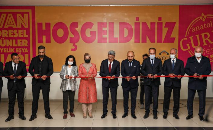 Van’da ‘6. Yöresel Ürünler ve Hediyelik Eşya Fuarı’ kapılarını ziyaretçilere açtı