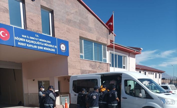 Van’da 8’i yabancı 18 organizatör yakalandı