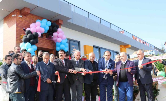 Van’da Nahar Aşıbeyaz Restaurant gerçekleştirilen görkemli bir açılışla hizmete başladı