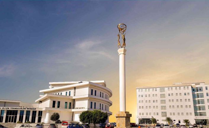 Yakın Doğu Üniversitesi dünyanın en iyi 250 üniversitesi arasında yer aldı