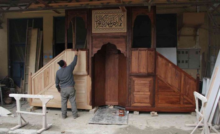 Yaptığı minber ve mihraplar 300’e yakın cami ve mescidi donatıyor