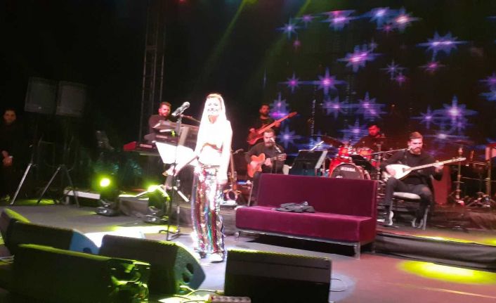 Yıldız Tilbe Ankaralı sevenleriyle buluştu