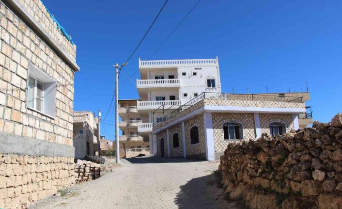 Yıllar önce göç etmek zorunda kaldıkları köy terörden arındırılınca geri dönüşler başladı