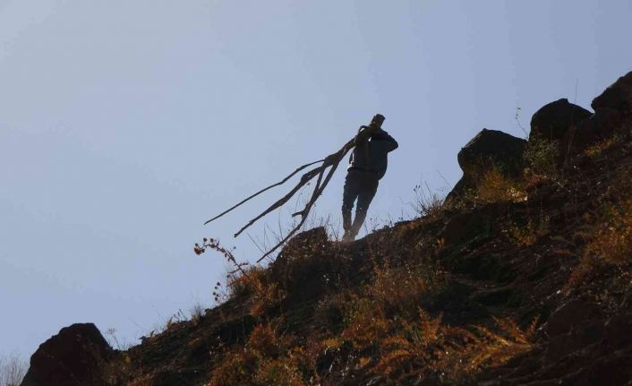 Yüksekova’da zorlu kış hazırlığı