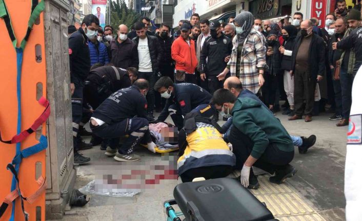 10’uncu kattan kendini boşluğa bıraktı, aşağıdaki vatandaşın üzerine düştü: 1 ölü, 1 yaralı