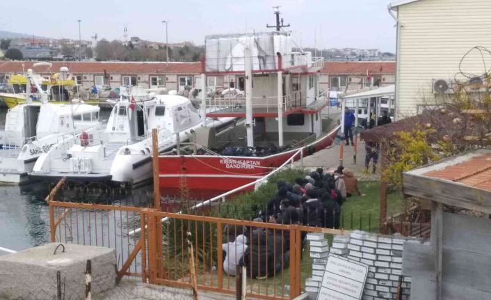 195 göçmenden kişi başı 6 bin dolar aldılar, birine tekneyi bırakıp denize saldılar