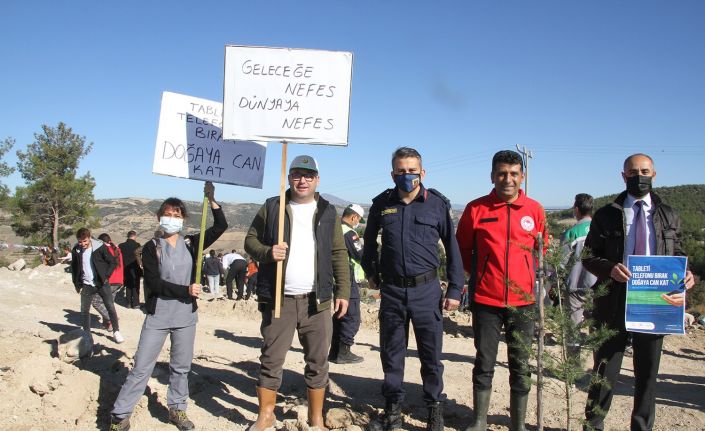 3 ay önce yanan orman, ’Milli Ağaçlandırma Günü’nde yeniden ağaçlandırıldı