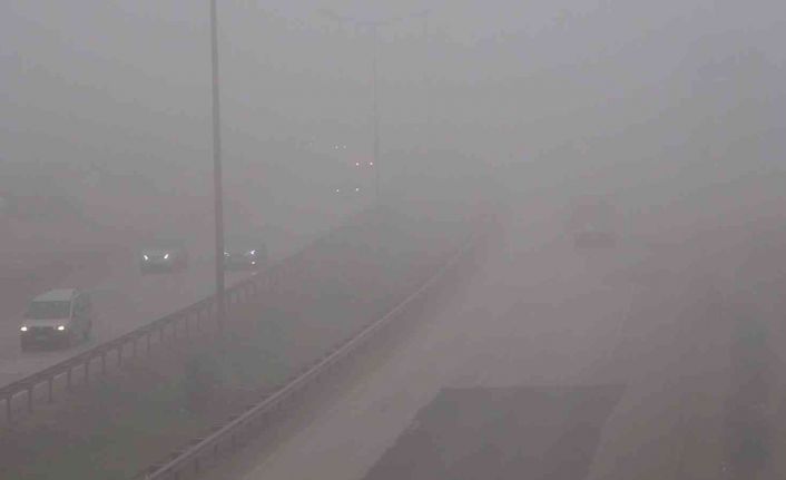 43 ilin geçiş güzergahında yoğun sis: Görüş mesafesi 40 metreye kadar düştü