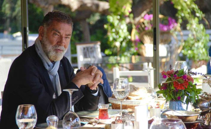 500 yıllık meşe ağacı, gurmelere kışın da ev sahipliği yapıyor