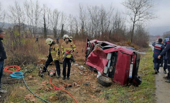 50 metre sürüklenen araç hurdaya döndü, sürücüsü yaşam savaşı veriyor