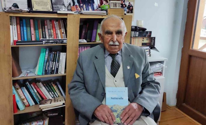 91 yaşında huzurevi sakini emekli öğretmen hayalini kurduğu kitap yazmanın mutlunu yaşıyor