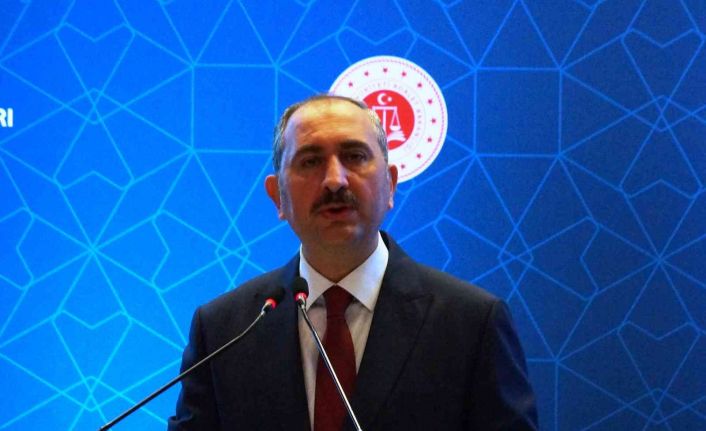 Adalet Bakanı Gül: “Eski Türkiye’de hukukun eline çekiç verdiler, herkesi çivi gibi gördü”