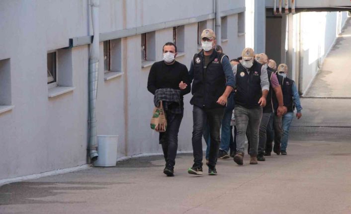 Adana’da FETÖ’den 5 tutuklama