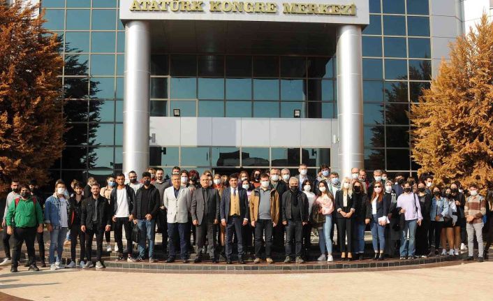 ADÜ Rektörü Aldemir, Aydın MYO öğrencileri ile bir araya geldi