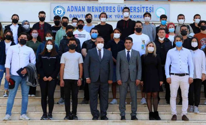 ADÜ Rektörü Aldemir, Davutlar MYO öğrencileri ile bir araya geldi