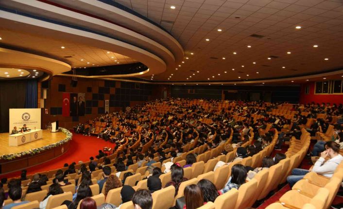 ADÜ Rektörü Aldemir, Eğitim Fakültesi öğrencileri ile bir araya geldi