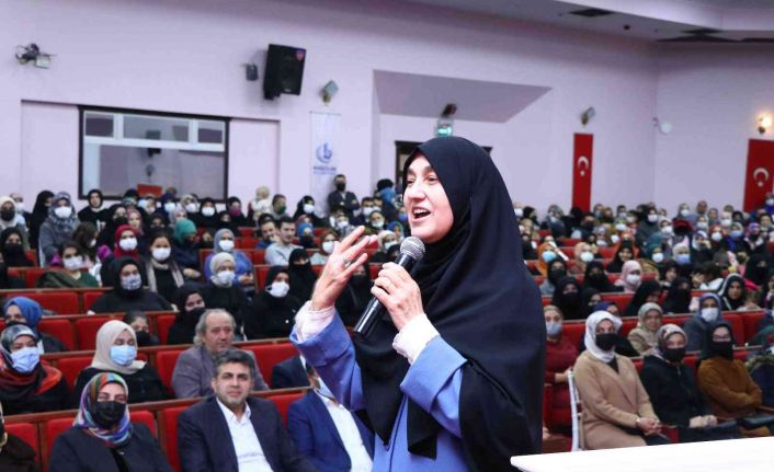 Aile danışmanı Saliha Erdim "Cinsel kimlik karmaşası aile hayatındaki travmadan kaynaklanıyor"