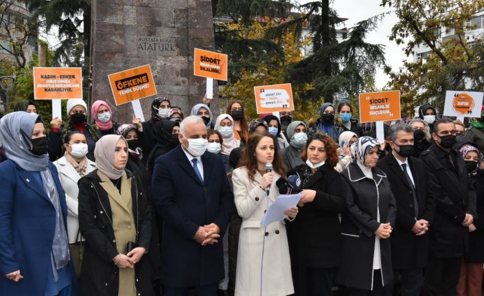 AK Parti Trabzon İl Kadın Kolları Başkanı Sürmen: “Kadına yönelik şiddet sadece ülkemizde değil maalesef tüm dünyada bir sorundur”