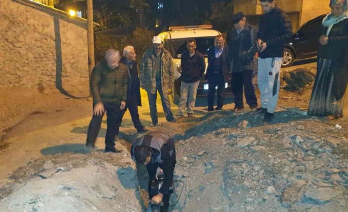 AK Parti’li Başkan Özbek kazma kürek çalıştı