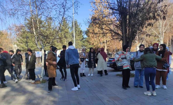 AK Partili Gençlerden ‘Çorbayı iç, vizeyi geç’ etkinliği