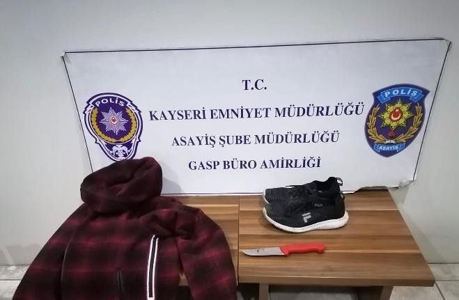 Akaryakıt istasyonunu soyan maskeli hırsız 180 saatlik kamera görüntüsü izlenerek yakalandı