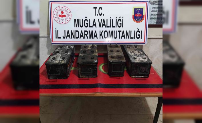 Akü hırsızı firarda