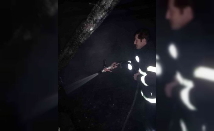 Alevlere teslim olan ahşap kullanılmaz hale geldi, yaşlı vatandaş canını son anda kurtardı