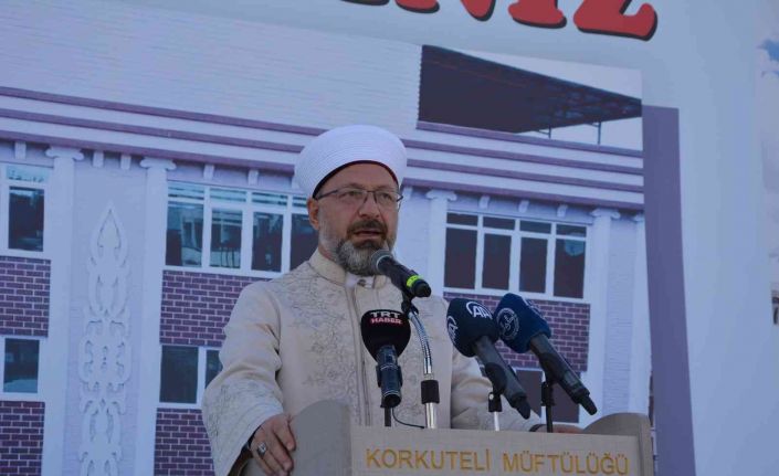 Ali Erbaş: “Cami, okul ve Kur’an kursu yaptıran insanların amel defteri kapanmayacak"