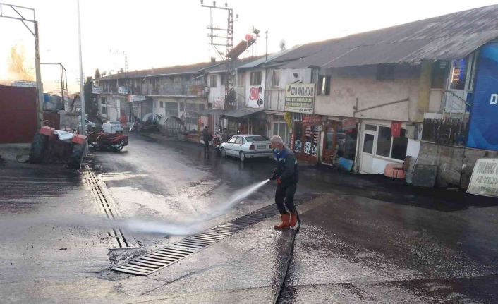 Altyapı iyileştirmesinin yapıldığı sanayi bölgesinde temizlik çalışması yapıldı