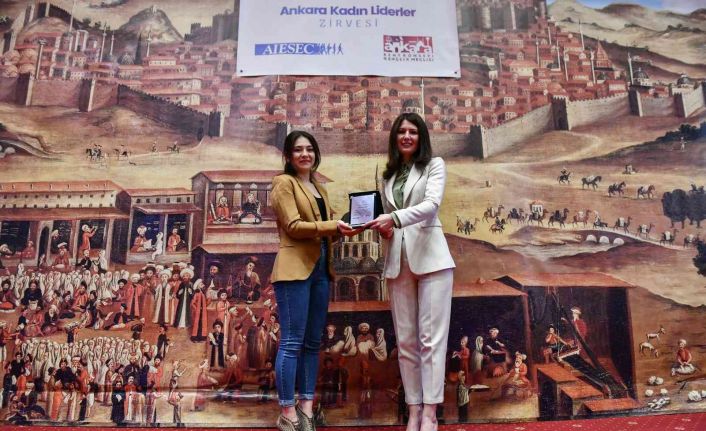 Ankara Kent Konseyi Gençlik Meclisi üyeleri kadın liderlerle bir araya geldi