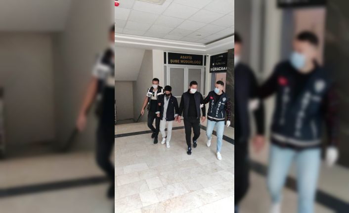 Antalya’da 2 cep telefonunu çalan zanlılar tutuklandı