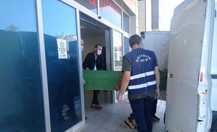 Antalya’da evine gelen kadını öldürdükten sonra intihar eden adamın cenazesi morgdan alındı