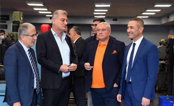 ATSO Başkanı Çetin: “Üniversite mezunu olmak ile ustabaşı olmak arasında bir statü farkı yok”