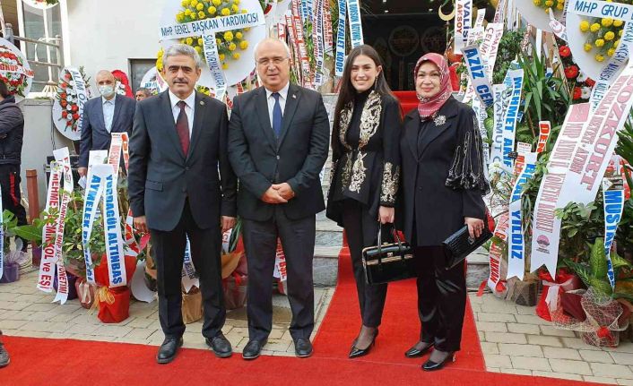 Avukatlık bürosu açılışında, siyaset ve iş dünyasından bir çok kesim bir araya geldi